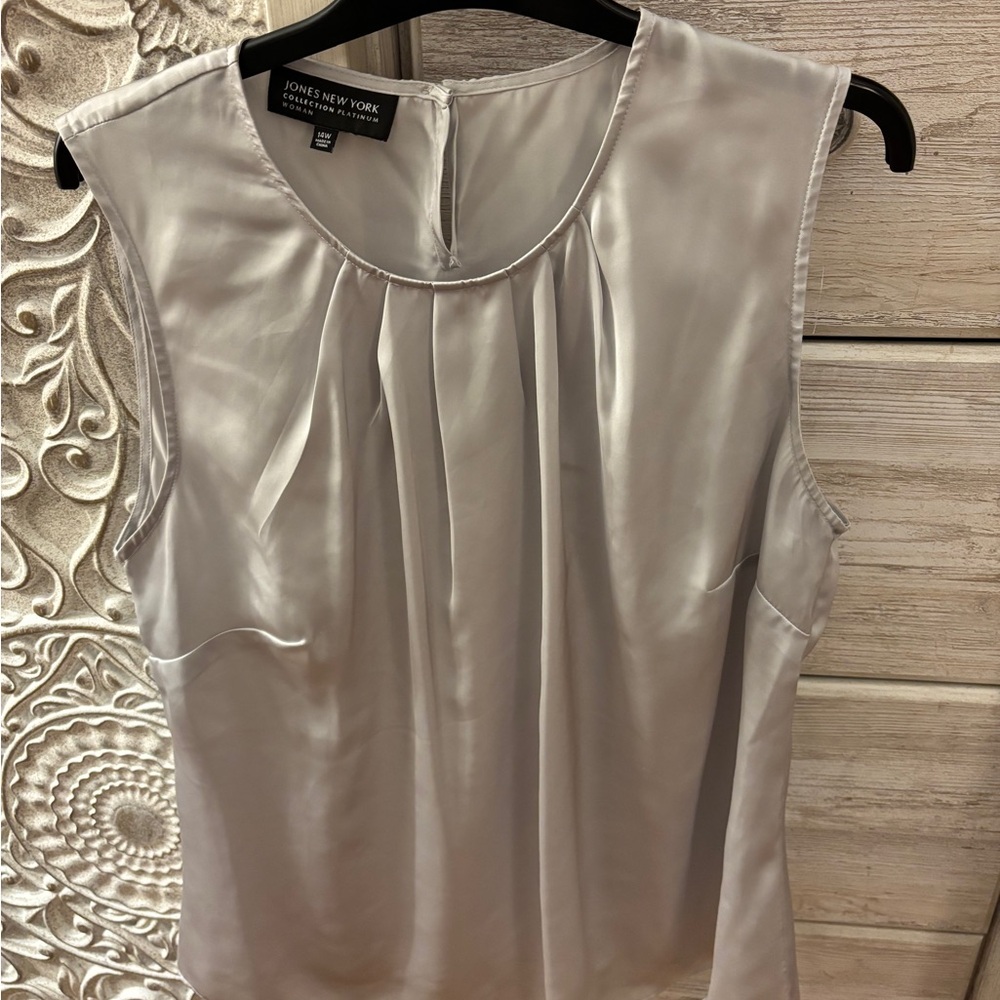 Jones New York Women's Silver Sleeveless Blouse
